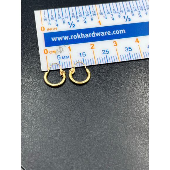 Carla Signed 14k Yellow Polished Gold Small Huggie Hoop Earrings - Picture 4 of 8